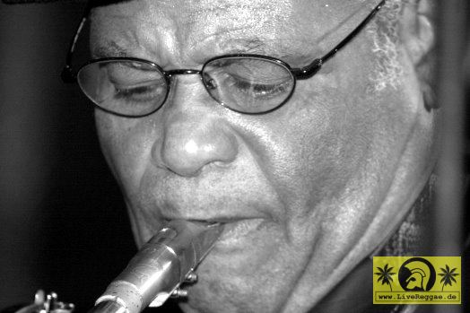 Carl Cannonball Bryan (Jam) with The Skatalites - In Orbit Tour - Conne Island, Leipzig 26. November 2005 (10).jpg